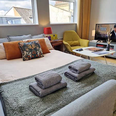1-Bed Apartment, Close To Kensington Olympia With Free Wi-Fi & Netflix London Luaran gambar