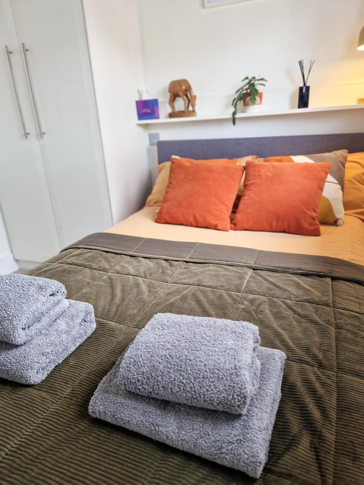 1-Bed Apartment, Close To Kensington Olympia With Free Wi-Fi & Netflix London Luaran gambar