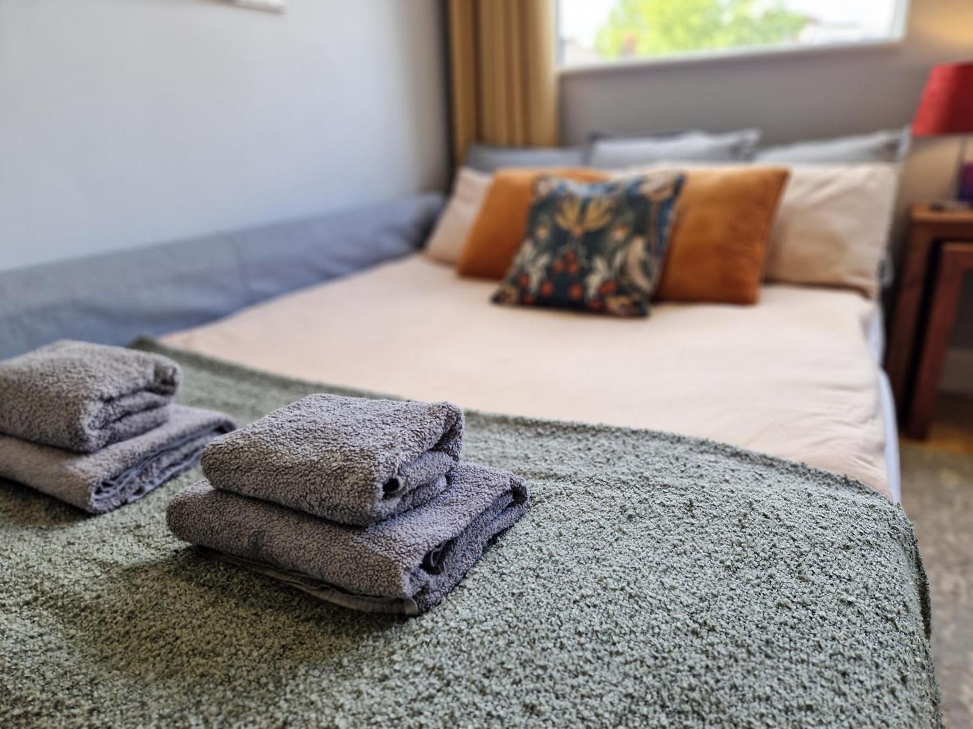 1-Bed Apartment, Close To Kensington Olympia With Free Wi-Fi & Netflix London Luaran gambar