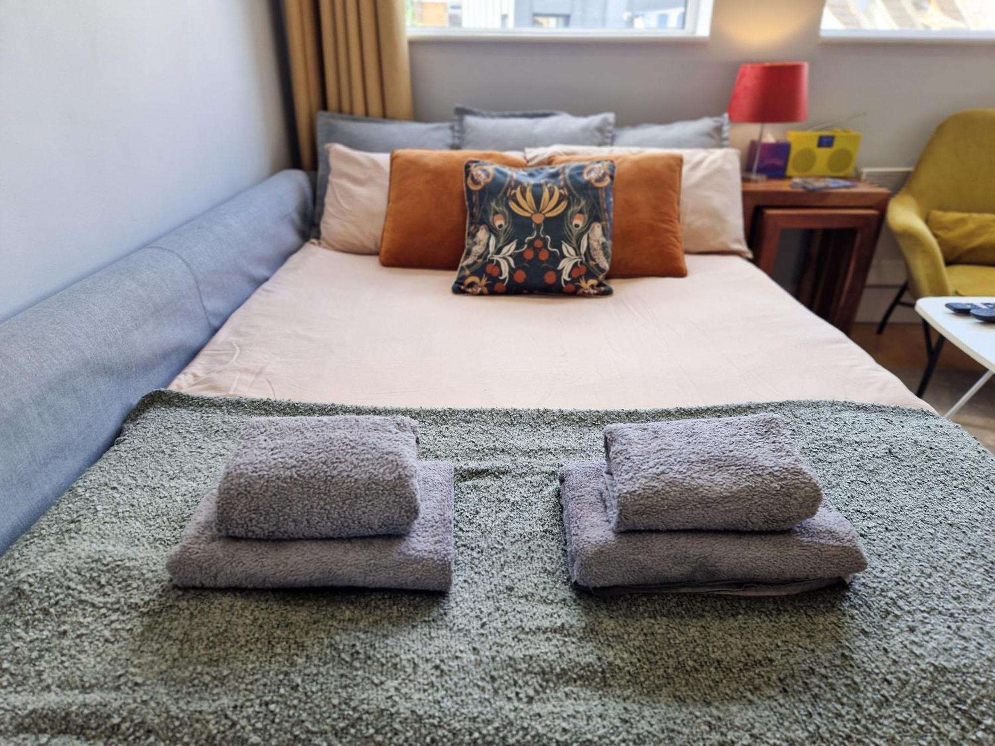 1-Bed Apartment, Close To Kensington Olympia With Free Wi-Fi & Netflix London Luaran gambar